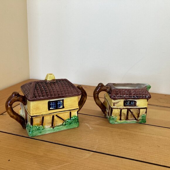 English Cottage Shape Creamer & Sugar Bowl with Lid Set Vintage Ceramic Japan - Picture 4 of 6